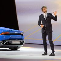 “No pagarías 200,000 euros por un Apple Watch. Por un reloj analógico sí”: el CEO de Lamborghini no cree en los deportivos eléctricos