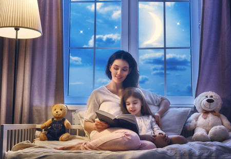 Seis cosas que deberías hacer cuando les lees a tus hijos