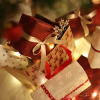 Los padres deberíamos ser más originales a la hora de esconder los regalos de Navidad, afirma una encuesta
 