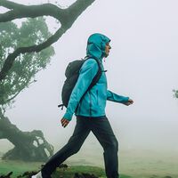 La chaqueta cortavientos que nos va a librar de las próximas lluvias, es de Columbia y cuesta menos de 24 euros