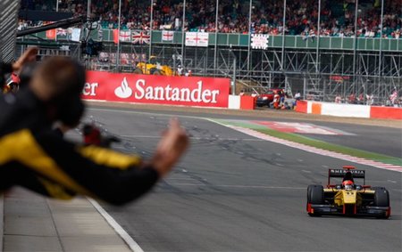 GP2 Gran Bretaña 2011: Jules Bianchi y Romain Grosjean elevan a Francia hasta la cima