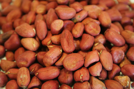 Consume los cacahuetes con piel y obtendrás más antioxidantes