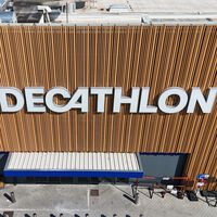 Ha llegado al outlet de Decathlon la chaqueta de borreguito más calentita a precio rebajado que nos salvará el invierno 