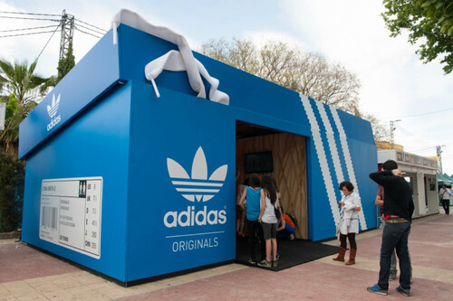 Adidas no espera al Black Friday y comienza una liquidación de todo a mitad de precio: zapatillas, chaquetas, pantalones y más  