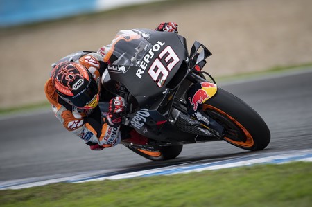 Marc Márquez ha sido el más rápido en los test de MotoGP en Jerez pero podría pasar por el quirófano