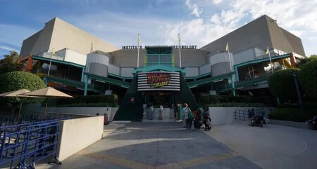 バック トゥ ザ フューチャー ザ ライド アトラクションへの入場