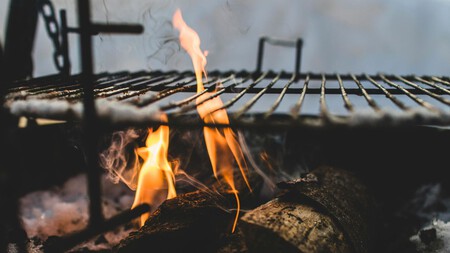 Este es el truco para lavar la parrilla con limón o cebolla que realmente funciona
