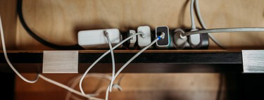 Volverte loco enchufando electrodomésticos a una regleta tiene sus riesgos: estos son los que no conviene tener siempre conectados 
