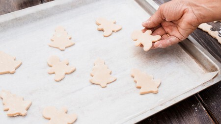 Parecen galletas pero no lo son: cómo hacer decoraciones navideñas con masa de sal y solo 3 ingredientes 