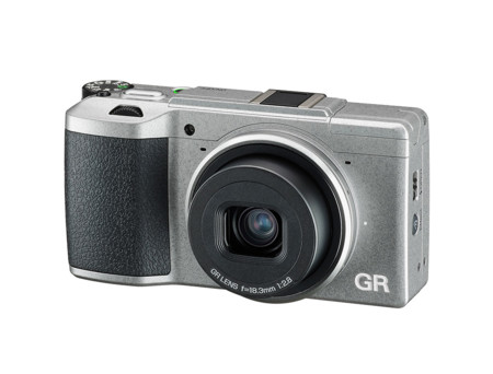 Ricoh presenta la GR II Silver Edition en una edición limitada