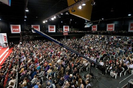 Expectación ante la posición final de una minoría socialista favorable al referéndum constitucional (hasta hoy)