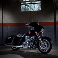 Harley-Davidson Electra Glide Standard: un 'sofá' de 372 kg y 26.950 euros para devorar la carretera