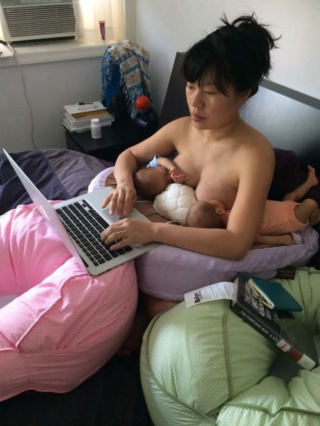 La inspiradora foto de una artista que muestra que la maternidad no tiene por qué estar reñida con alcanzar tus sueños
