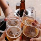 Creatividad ante los problemas: si no puedes bajar al bar, súbetelo al frigorífico