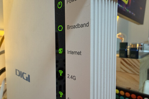 Luces fijas, parpadeando o en rojo: qué significan las luces de tu router y cuándo hay que preocuparse