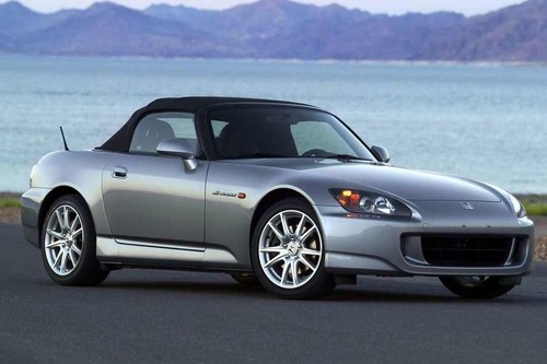 Recordando a: Honda S2000, mecánico, directo y capaz de llegar a las 9,000 rpm ¿Necesitas algo más en la vida?