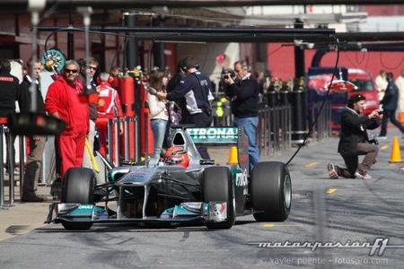 Michael Schumacher consigue el mejor tiempo del cuarto día de tests en Montmeló