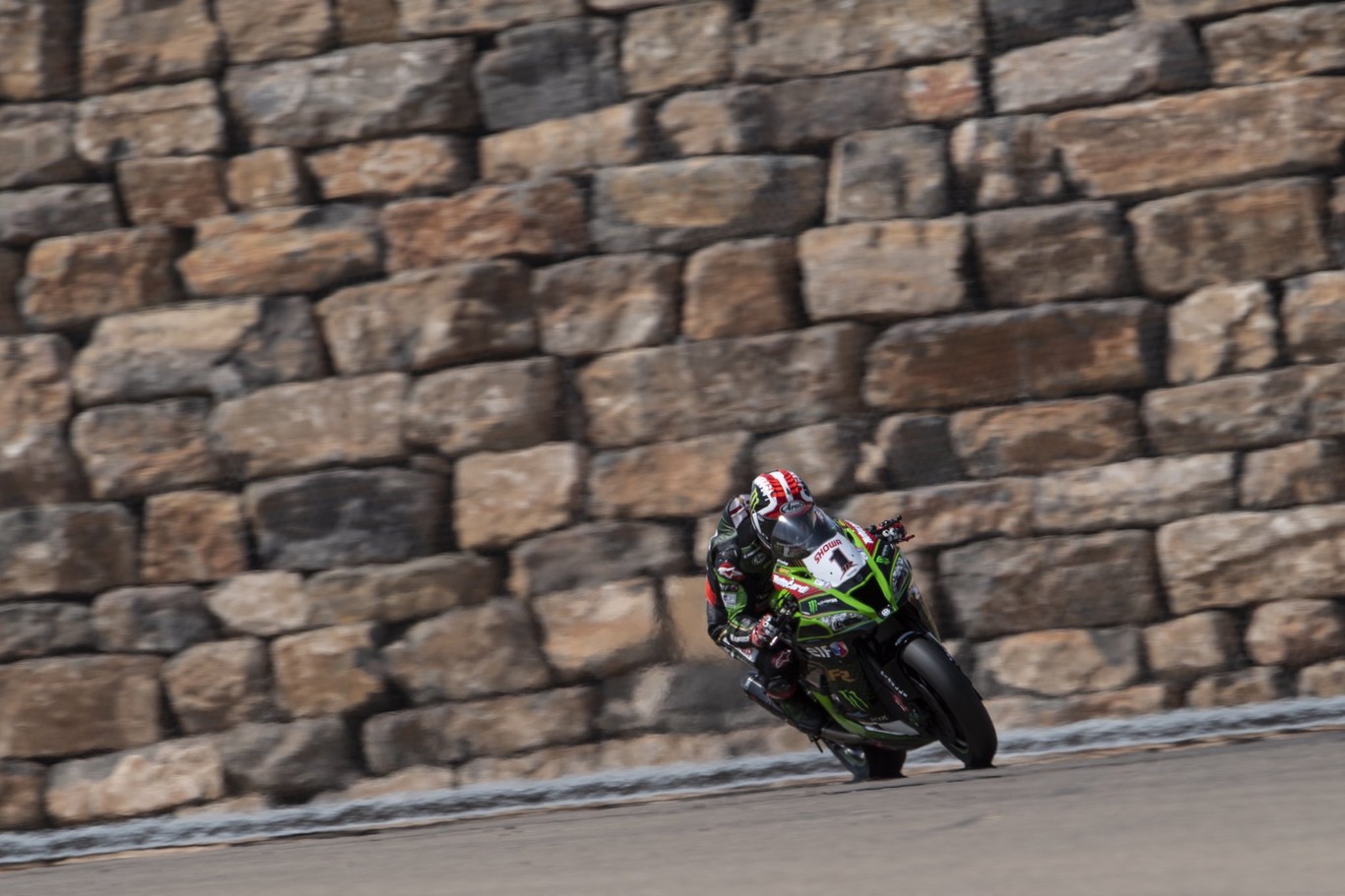 Jonathan Rea recupera el liderato de Superbikes y Álvaro Bautista logra su primer podio con Honda