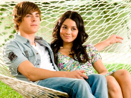 A Zac Efron y Vanessa Hudgens se les acabó el amor de tanto usarlo