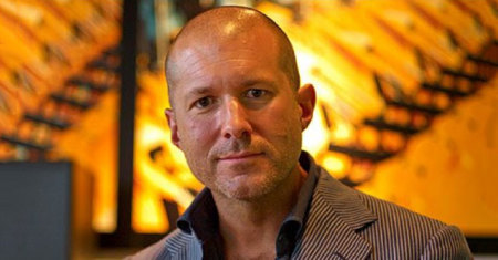 Jonathan Ive sobre cómo escoger el nombre de un producto pensando "fuera de la caja"