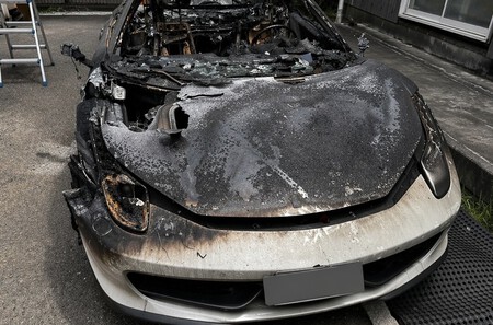 Ferrari Incendiado