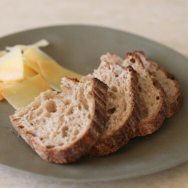 La proteína te ayuda a ganar masa muscular, y este pan con avena que puedes preparar en casa es ideal para volverte más fuerte