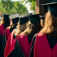 Pensábamos que salir de la universidad y ponerse a trabajar "de lo tuyo" era imposible: la clave es saber qué estudiar 