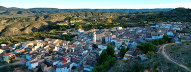 Uma cidade na Espanha está oferecendo moradia por €300 por mês, piscina no meio da floresta e academia para atrair moradores 