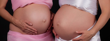 La sorprendente historia de dos hermanas gemelas que dieron a luz el mismo día a dos bebés arcoiris