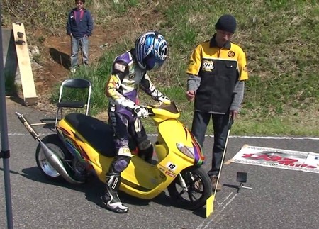 Estos japoneses están locos: así se las gastan con estos scooter dragster