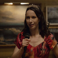 Kate O'Flynn gana su primer Emmy como mejor actriz de reparto con la primera victoria para 'La maldición de Widow's Bay'