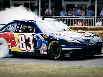 20+1 vídeos de coches quemando rueda. Nada más, solo quemando rueda (y humo, mucho humo)