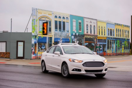Ford marca a 2021 como el año en que tendrá listos sus primeros vehículos autónomos