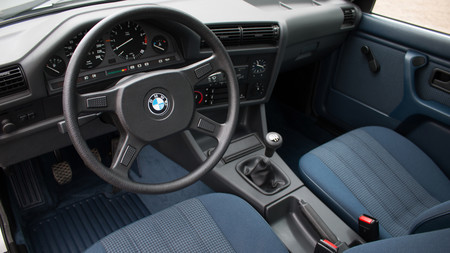 Bmw 325ix 05 Interior