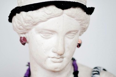 Las estatuas se visten de lana en Santiago de Compostela