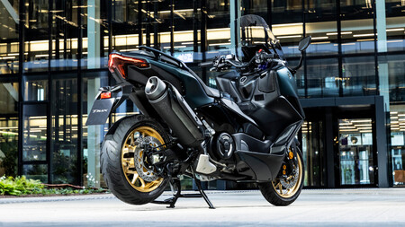 Trasera TMAX