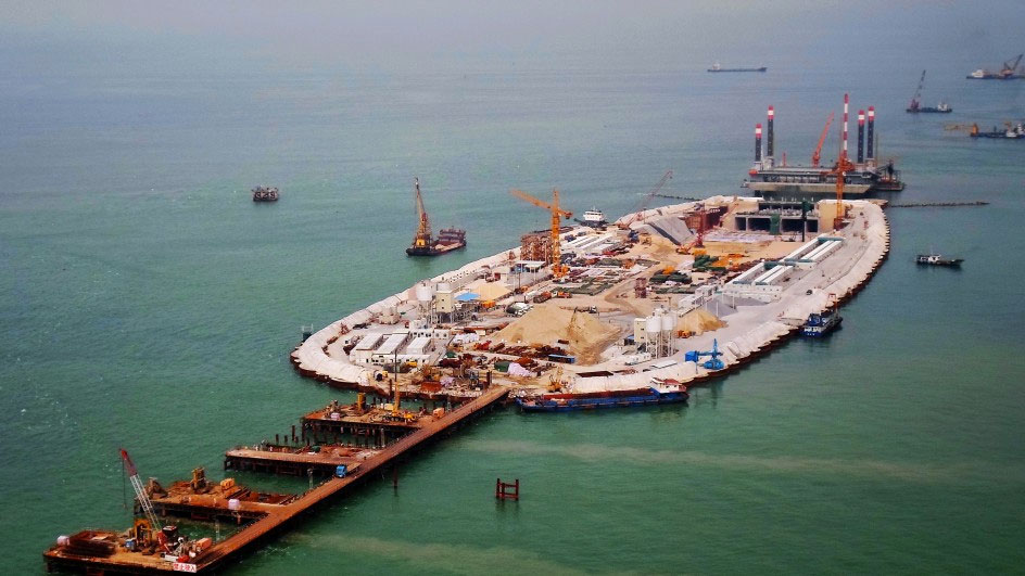 Cuando un puente es tan largo que requiere dos islas artificiales: así es el HZMB