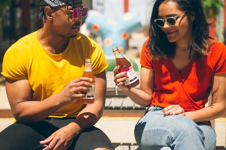 Estas son las bebidas que debemos evitar para no deshidratarnos este verano