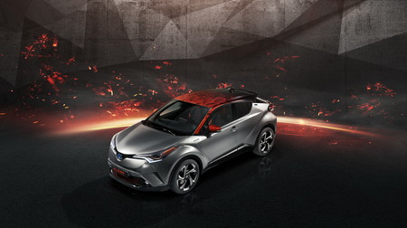 El Toyota CH-R Hy-Power Concept y sus llamas quieren poner fin a los híbridos color mariposa