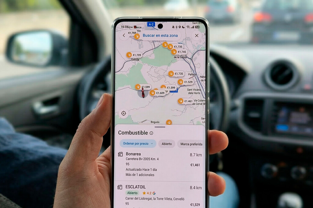 Con el precio de la gasolina disparado, Google Maps y Waze son imprescindibles: así me ahorro un buen pico cuando voy a repostar 