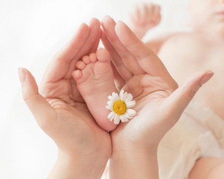 Gracias a la congelación de su tejido ovárico cuando era una niña, hoy ha podido ser madre