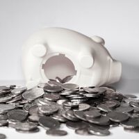El Banco de España te recomienda ahorrar tres meses de gastos y lo que realmente tenemos ahorrado los españoles te sorprenderá