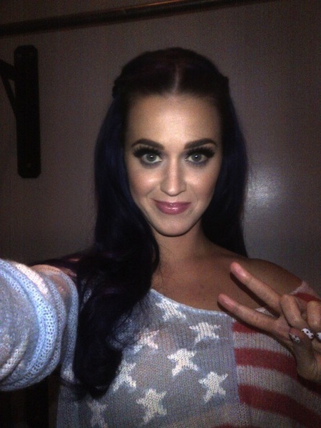 Pues parece que Katy Perry ya ha encontrado a quien cantarle al oído por las noches...