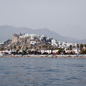 El secreto mejor guardado de la Costa Tropical: un pueblo medieval sobre el mar