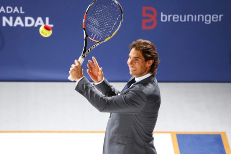 Rafa Nadal comienza a llevarse bien con los trajes gracias a Tommy Hilfiger