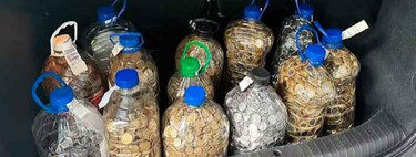 "Pasamos días contando el dinero". Se presenta en un concesionario con 13 garrafas llenas de monedas para comprarse un coche