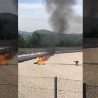 Bandera roja en Montmeló: Tito Rabat acaba en el hospital y su Ducati incendiada