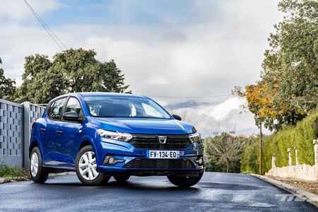 Probamos el Dacia Sandero: el utilitario asequible se moderniza lo justo para seguir siendo un coche imbatible, desde 9.600 euros