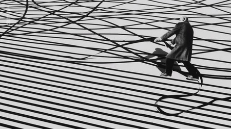 ‘Nada es imposible’, el documental homenaje al maestro del fotomontaje Gilbert Garcin, en abierto por tiempo limitado