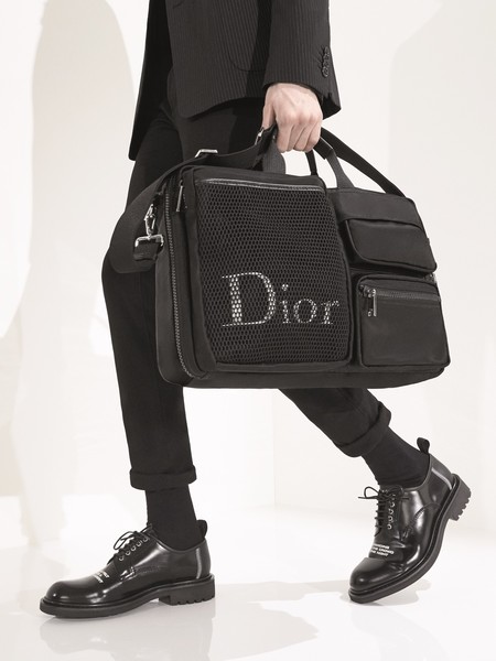 Podría ser el regalo perfecto de Navidad: los bolsos Playground de Dior Homme